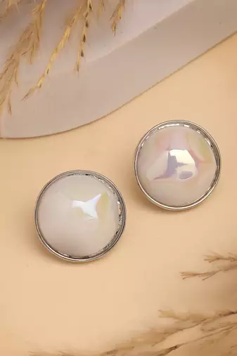 Wome's silver-plated pearl studded circular studs earring
