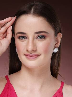 Wome's silver-plated pearl studded circular studs earring 3