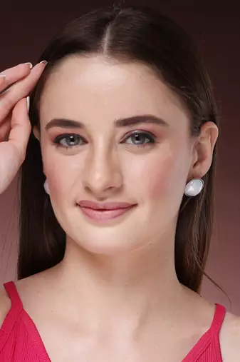 Wome's silver-plated pearl studded circular studs earring