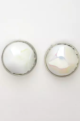 Wome's silver-plated pearl studded circular studs earring