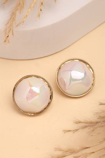 Wome's gold-plated pearl studded circular studs earring