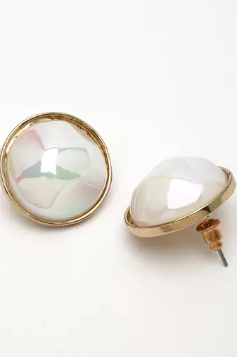 Wome's gold-plated pearl studded circular studs earring