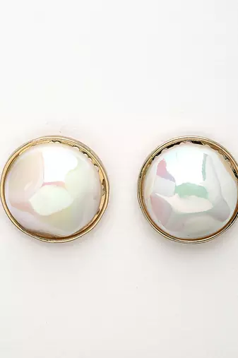 Wome's gold-plated pearl studded circular studs earring