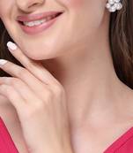 Women's white pearl silver-plated circular studs earring