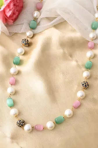 Multi pearl necklace