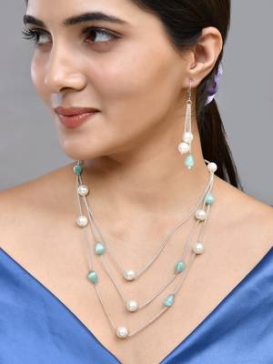 Triple chain pearl necklace 1