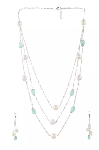 Triple chain pearl necklace