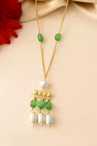 Pearl beads pendant necklace