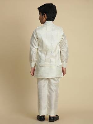 White silk embroidered kurta pajama set with waistcoat for boys party,wedding outfits traditional wear 3