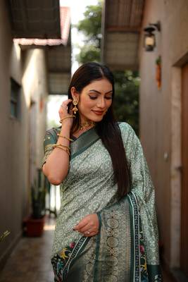 Pista dola silk blend Woven border saree with digital kalamkari and bandhej print 2