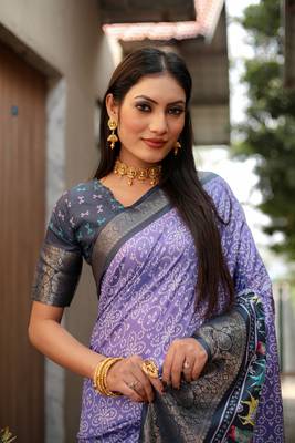 Purple dola silk blend Woven border saree with digital kalamkari and bandhej print 2