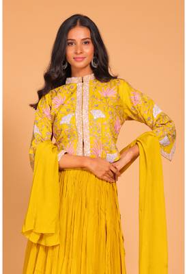 Mustard crop top set with duppatta hand embroidery 3