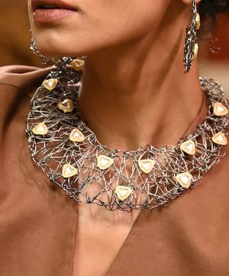 Gold and black radiant mesh kundan neckpiece 3