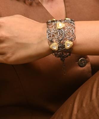 Gold and black radiant mesh kundan bracelet 2