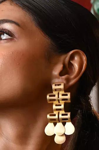Gold nature's whispers earrings