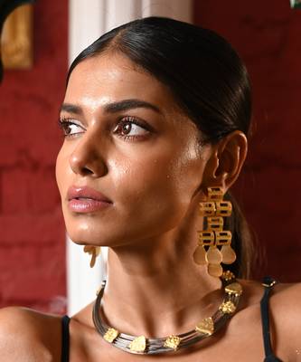 Gold and black meshed neckpiece 1
