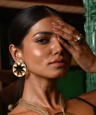 Gold stellar elegance earring 1