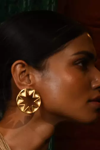 Gold stellar elegance earring