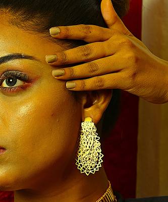 Gold regal earring 3
