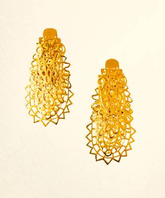 Gold regal earring 4