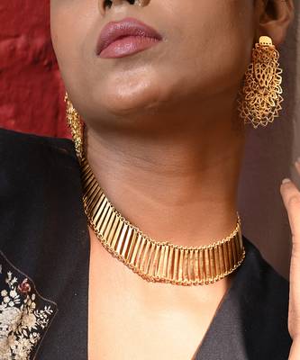 Gold noa neckpiece 1
