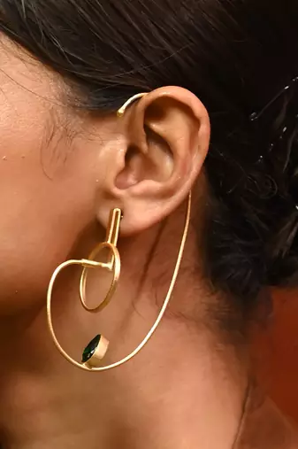 Gold and green stimulating earring