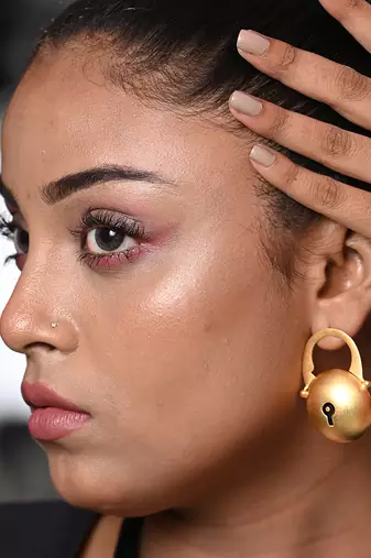 Gold secure chic lock earring