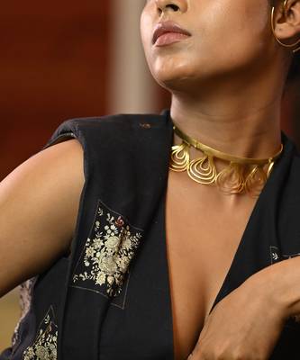 Gold golden groove choker 3