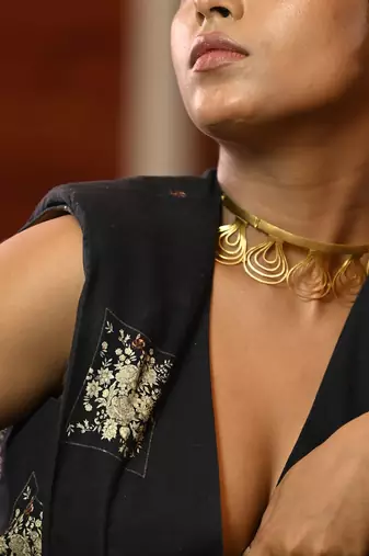Gold golden groove choker