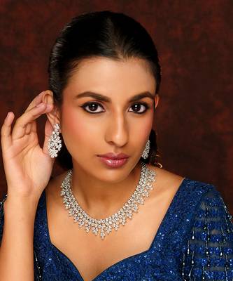 White diamond necklace set 3