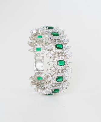 Green contemporary bracelet 2