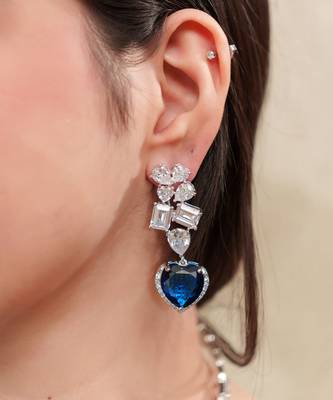 Blue contemporary necklace set 2