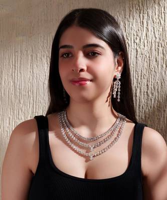 White contemporary necklace set 1