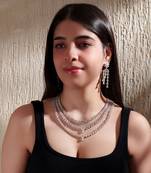 White contemporary necklace set