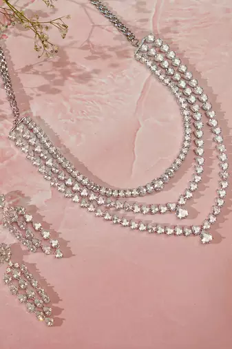 White contemporary necklace set