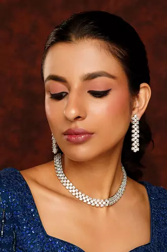 White contemporary necklace set