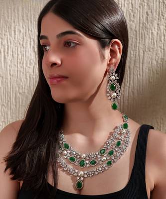 Green contemporary necklace set 1