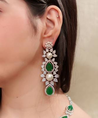 Green contemporary necklace set 2