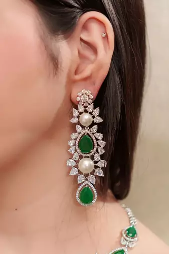 Green contemporary necklace set
