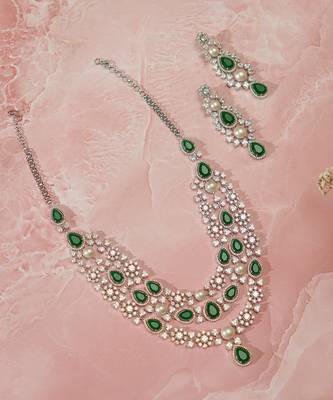 Green contemporary necklace set 3