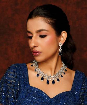 Blue contemporary necklace set 2