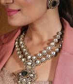 Kudan necklace set with green stones