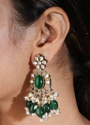 Layered mahrani haar necklace with green beads and kundan stone pendant 2