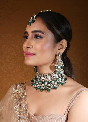 Bridal choker necklace with kundan stones and green drops 2