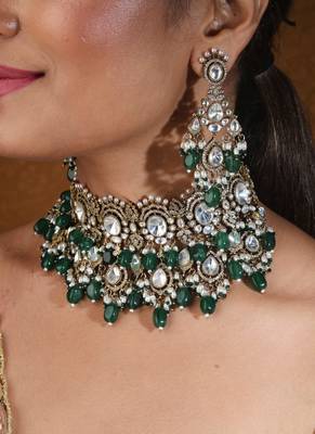 Bridal choker necklace with kundan stones and green drops 1