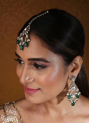 Bridal choker necklace with kundan stones and green drops 3
