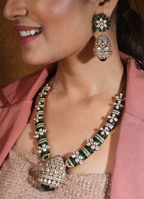 Hasli style necklace with green american stones     statement piece 1