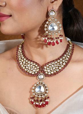 Kundan stone kari shape necklace set in pink 1