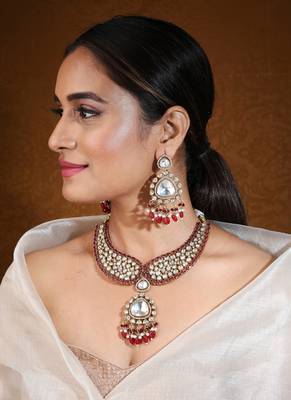 Kundan stone kari shape necklace set in pink 3