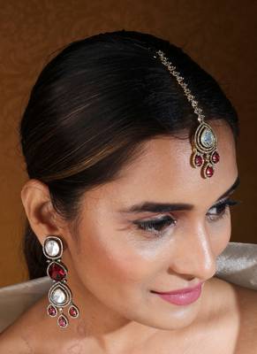 Bridal ruby stone layer necklace set with earrings and maang tikka 3